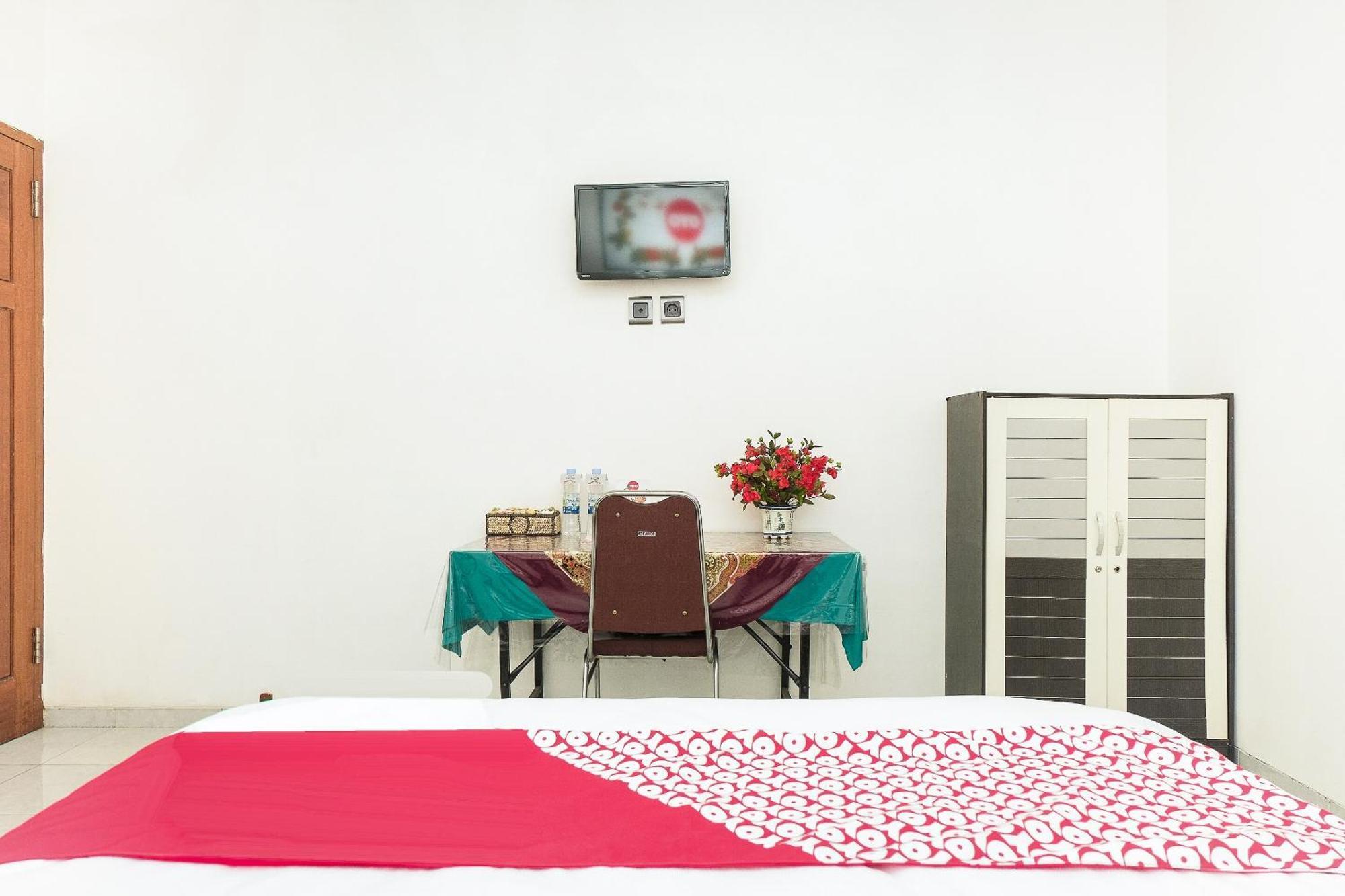 Super Oyo 353 Loesje Guest House Syariah Malang Zewnętrze zdjęcie