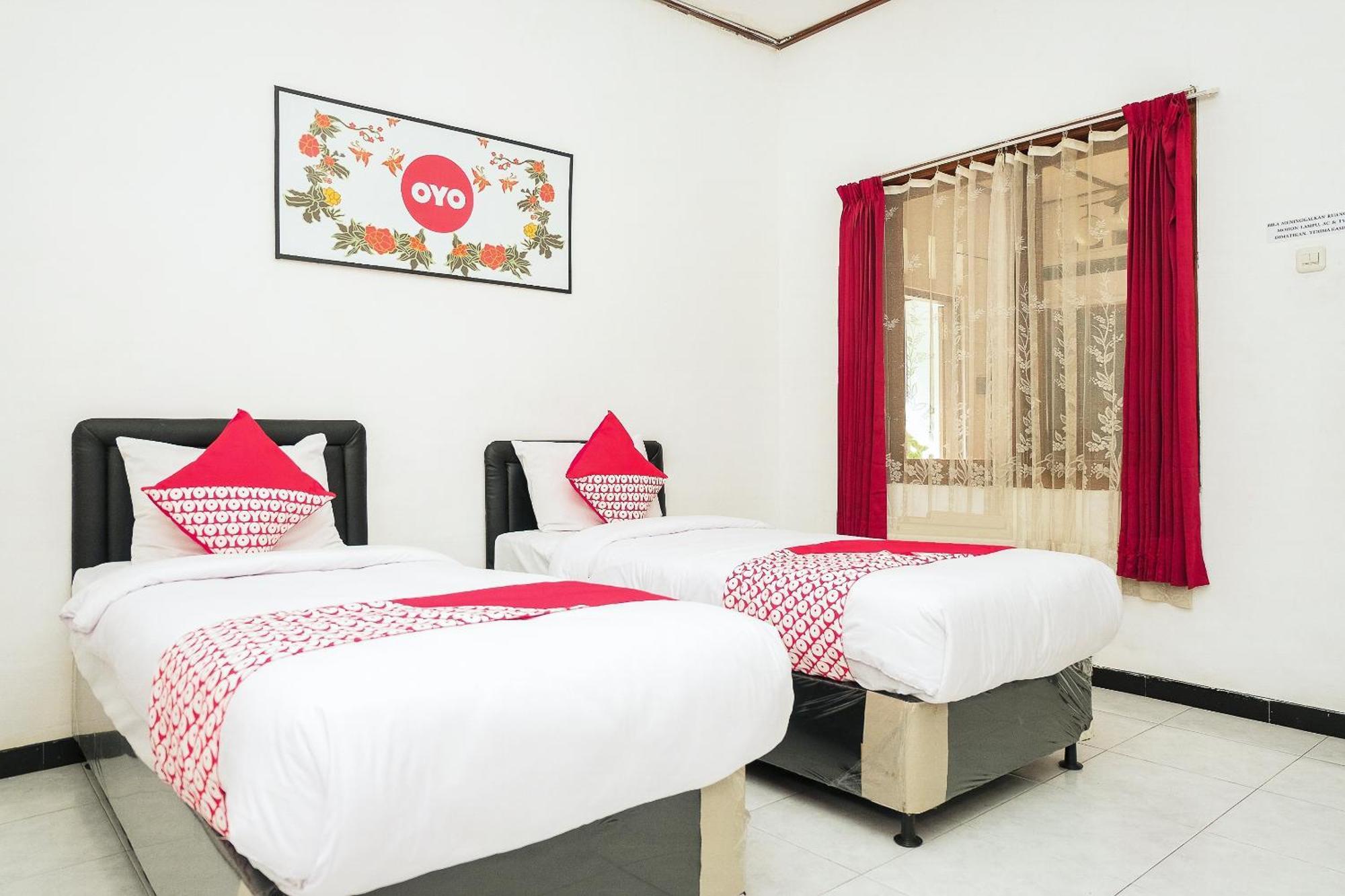 Super Oyo 353 Loesje Guest House Syariah Malang Zewnętrze zdjęcie