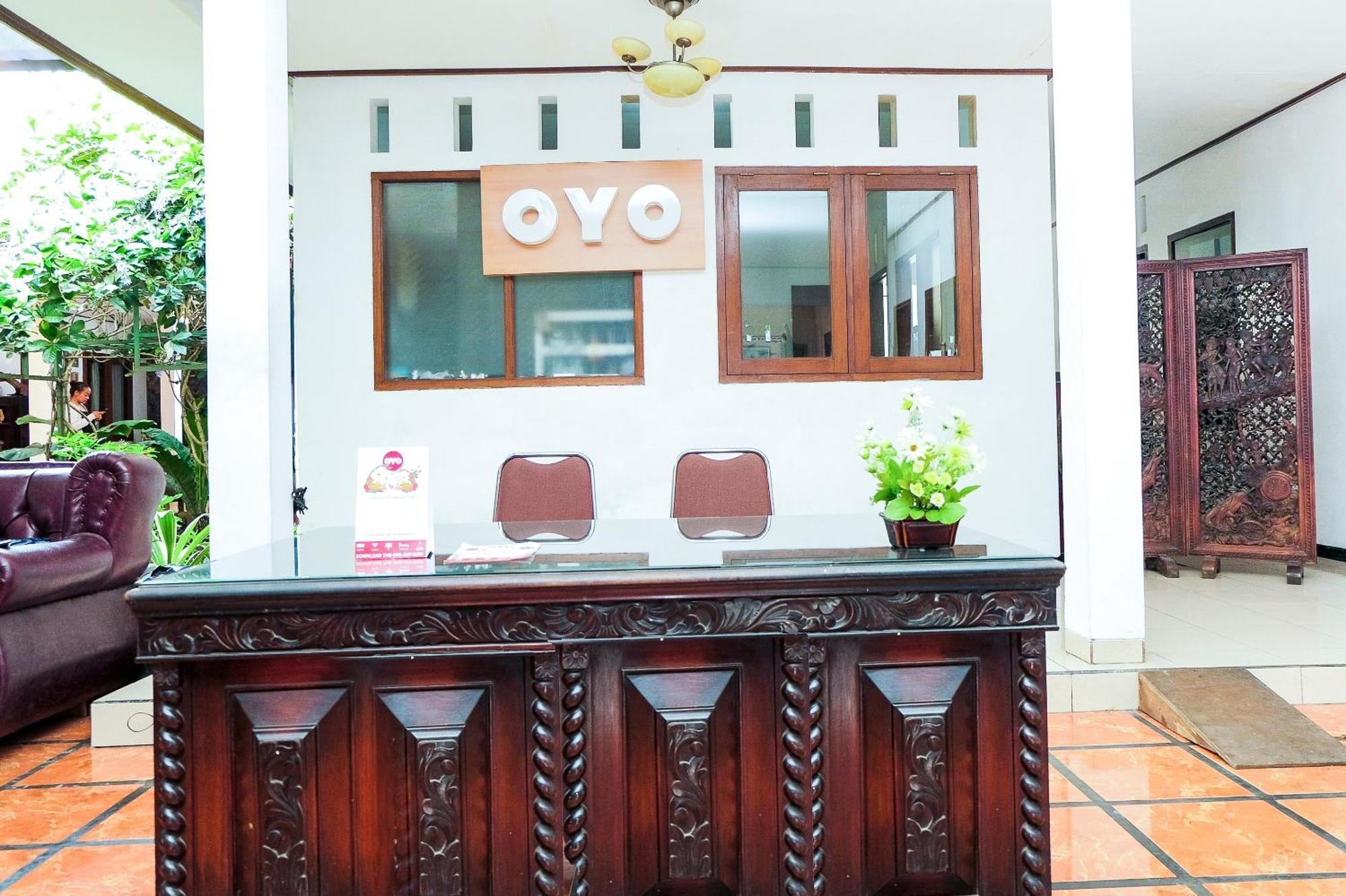 Super Oyo 353 Loesje Guest House Syariah Malang Zewnętrze zdjęcie