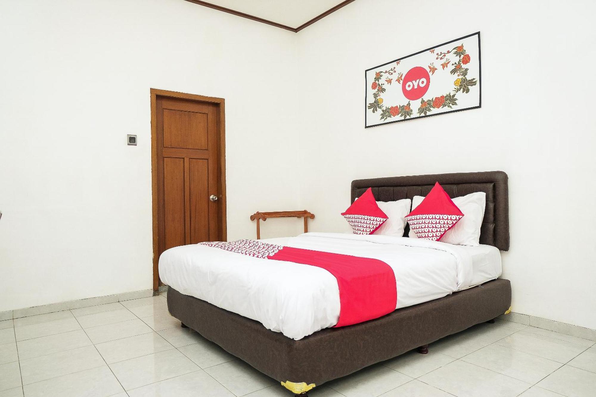 Super Oyo 353 Loesje Guest House Syariah Malang Zewnętrze zdjęcie
